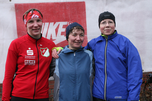 Schnellste Frauen: Ina Wildhagen, Simone Hamann und Regine Heutling (von links). Fotos: Bratke