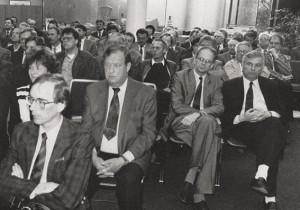 Geburtstagsgeschenk: Vorstellung des Wirtschaftsgutachtens 1991. foto:kasse