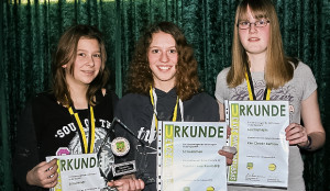 Die Top 3 des Vorjahres: Bei den Mädchen setzte sich Valerie Lena Kamberg (Mitte) vor den beiden punktgleichen Zweitplatzierten Ann-Kathrin Franke (links) und Kim Christin Bertram (rechts)