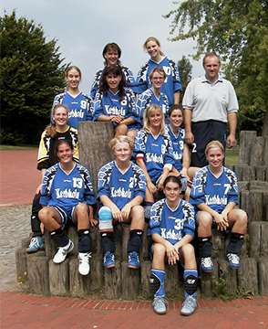 Erfolgreiches Team: Große Erfolge feierten die HSG-Damen unter Trainer Gerd Roglitzki.   Fotos: 