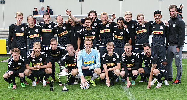 Herren-Stadtmeister 2015: Der 1. FC Germania Egestorf/Langreder. Fotos: Bratke