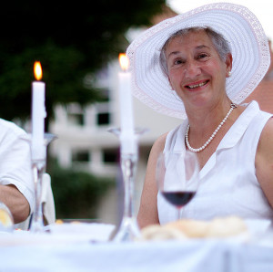 Gut behütet: Perfektes Outfit für das Diner en Blanc