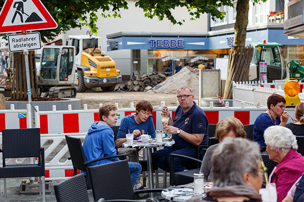 Den Herbstmarkt feiern ohne Hindernisse: Letztes Jahr auf der Baustelle, in diesem Jahr ganz ohne Barrieren.