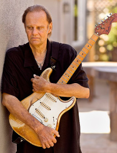 Voller neuer Lebenskraft: Walter Trout und seine Gitarre. Fotos: Greg Watermann