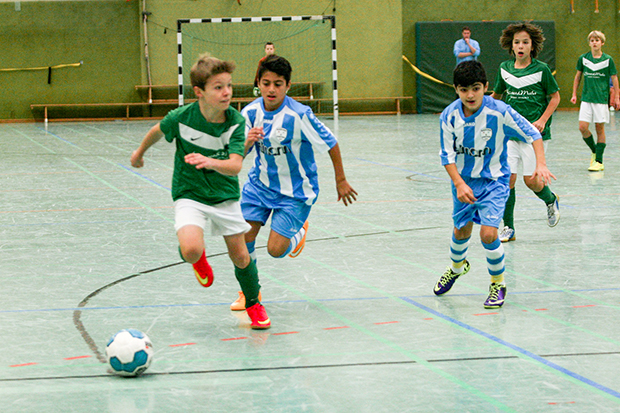 Kicken – immer wieder kicken: Vom 7. November bis zum 6. März läuft die Hallenrunde der Fußballjugend aus der Region Hannover. Archivfoto: Bratke