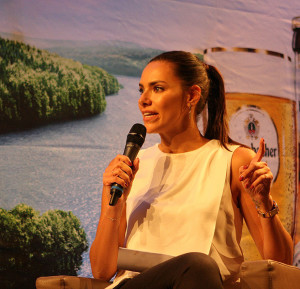 Von Sky: Moderatorin Esther Sedlaczek.
