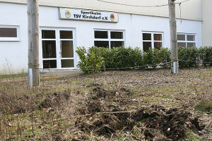 Am Clubheim: Der Schul-Klettergarten wurde ebenfalls in Mitleidenschaft gezogen. Foto: Bratke