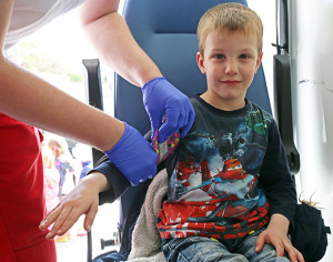 Einfach mal ausprobieren: So funktioniert das im Rettungswagen. Foto: ASB/Heumann-Friedrichs