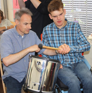 Hand in Hand: Gemeinsam trommelt es sich noch besser. Foto: Neite