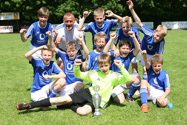 E-Junioren: Der Titel ging an die Jungs von Basche United I um Trainer Mirko Grothe.