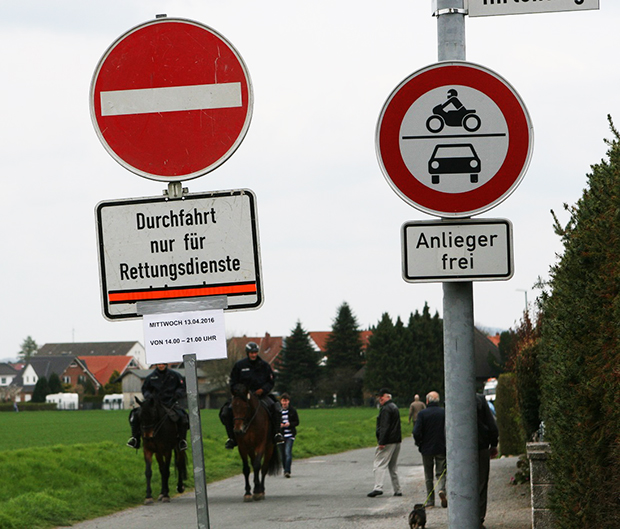 Einbahnstraße: Das Polizeikommissariat Barsinghausen meldet für den 7. Juni abermals eine veränderte Verkehrsregelung am Steinradweg.   Fotos: Bratke