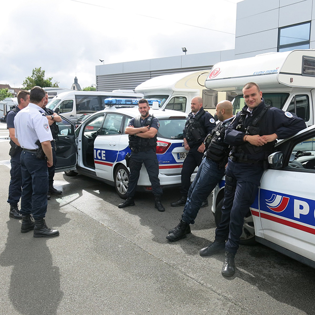 Sicherheitspersonal: Freundlichkeit sorgt für die gute Stimmung in Lille.