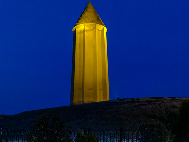 Beeindruckend: Der Grabturm Gonbad-e-Kavus. Fotos: Uwe Kinzel