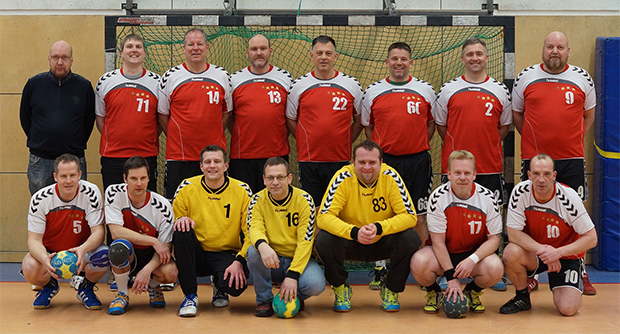 Auf nach Bozen: Pressesprecher Björn Ludewigs (unten rechts) und seine Deister-Allstars fiebern dem Turnier in Südtirol entgegen. Fotos: privat