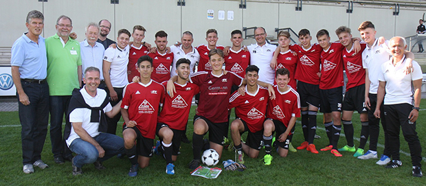 Premierensieg: Der 1. FC Wunstorf gewann zum ersten Mal den seit 1993 in Barsinghausen ausgespielten Cup der Region. Foto: NFV
