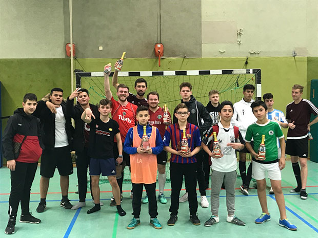 Siegerteams: Stolz zeigten sich die Top 3-Teams beim Mitternachtssport in der KGS. Foto: privat