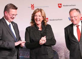Prima Stimmung: Für gute Laune sorgten die Gespächspartner Reinhard Grindel, Bettina Tietjen und Stephan Weil (von links). Fotos: Bratke