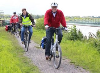 Regionspräsident Hauke Jagau geht auf Sommerradtour – und lädt Einwohnerinnen und Einwohner ein mitzukommen. Foto: Region Hannover