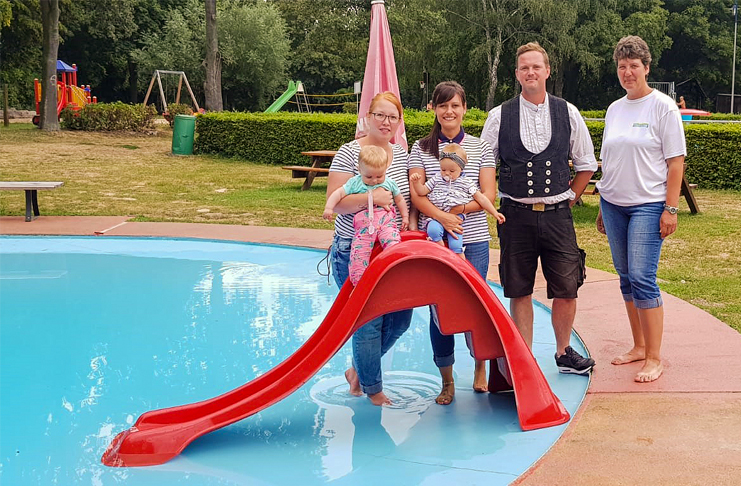 Freibad Goltern Firmen Spendieren Neue Rutsche Fuer Die Kinder