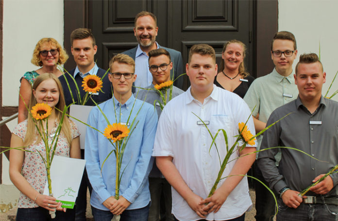 Neue-Mitarbeiter-Stadt-Barsinghausen-August-2019 Frischer Wind im Barsinghäuser Rathaus: Sieben Nachwuchskräfte haben jetzt ihre Ausbildung bei der Stadtverwaltung Barsinghausen begonnen. Foto: Stadt Barsinghausen