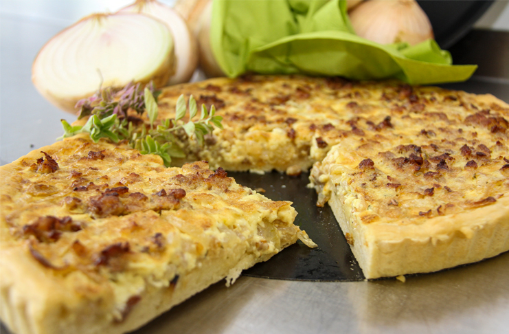 Leckeren Zwiebelkuchen und vieles mehr bietet das Hofcafé in Holtensen.