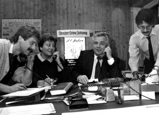 Immer für den Leser da: Von links Lokalredakteur Erk Bratke, Redaktionssekretärin Rita Hencke, Bürgermeister Helmut Körber und Redaktionsleiter Wolf Kasse