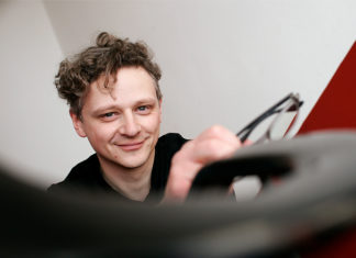 Damian Marhulets ist Gastgeber der Reihe "Schule des Neuen Hörens". Foto: Christian Behrens