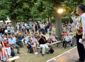 Das Kleine Fest im Großen Garten. Auch in diesem Jahr wird Festivalleiter Harald Böhlmann wieder tausende Gäste begrüßen. Foto: Holger Hollemann