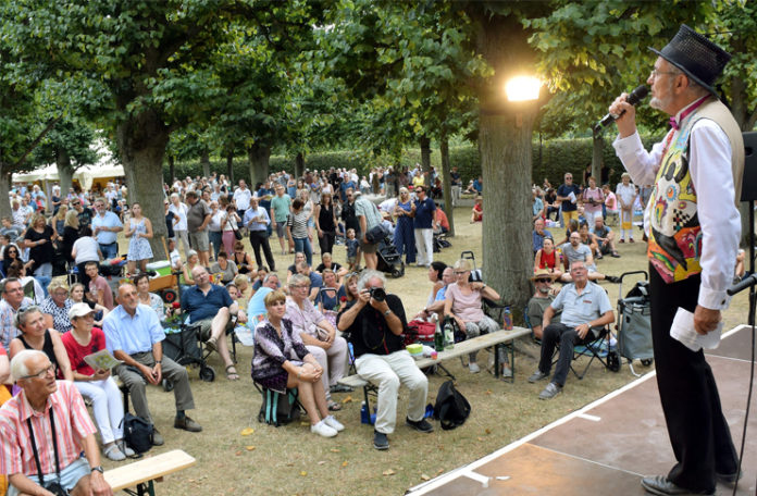 Das Kleine Fest im Großen Garten. Auch in diesem Jahr wird Festivalleiter Harald Böhlmann wieder tausende Gäste begrüßen. Foto: Holger Hollemann