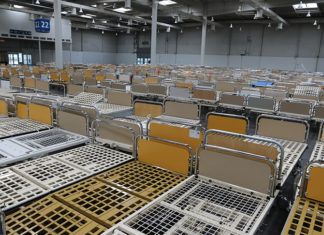 Coronavirus: 500 Betten und 350 Nachtschränke sind aus Springe auf das Messegelände umgezogen. Foto: Region Hannover /P. Westphal