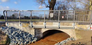 Wieder befahrbar: Die Brücke am Müllerweg in Großgoltern ist saniert und für den landwirtschaftlichen Verkehr freigegeben. Foto: Stadt Barsinghausen