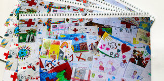 Ab sofort erhältlich: Der von Kindern gestaltete Rotkreuz-Wandkalender 2022. Foto: DRK-Region Hannover