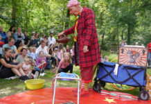 Clown Bernie war der Star beim Kinderfest im Wisentgehege. Foto: Wisentgehege Springe